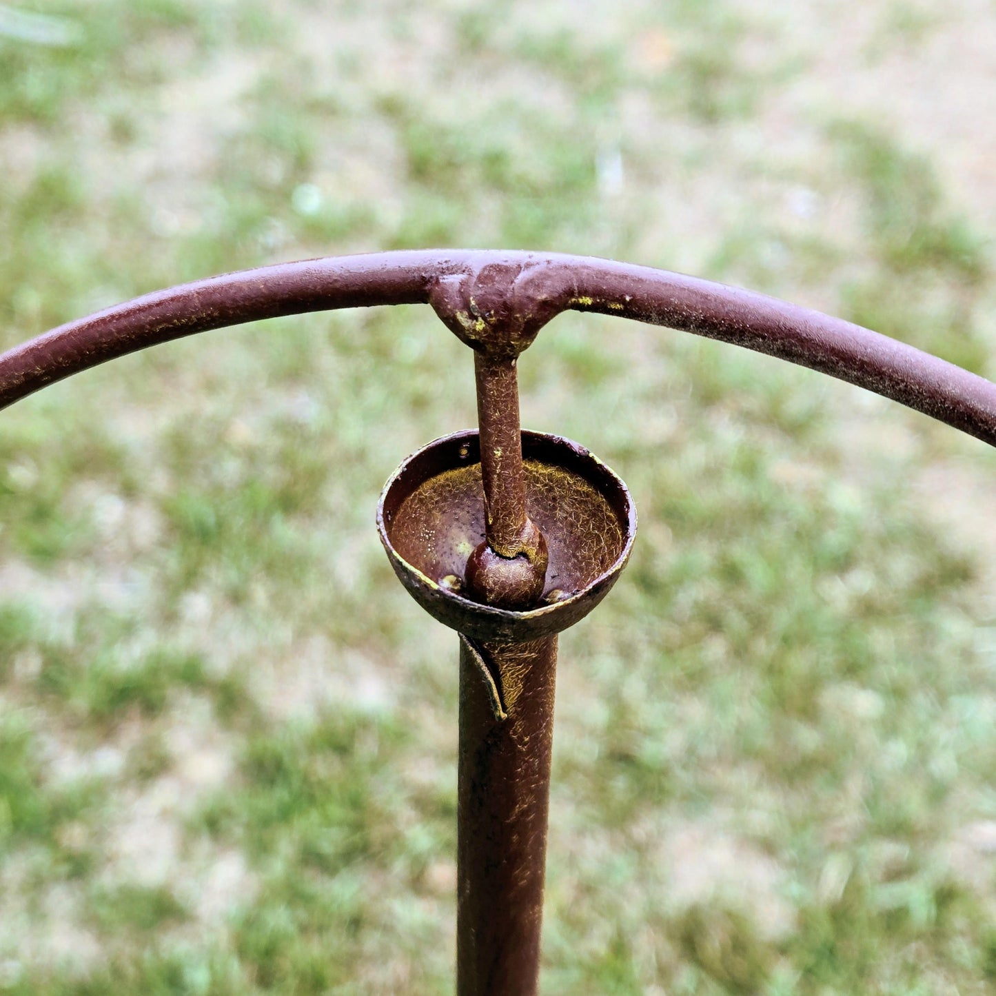 Rustic Metal Girl Balance Garden Stake – Kinetic Wind Balancer with Umbrella, Vintage Outdoor Yard Art