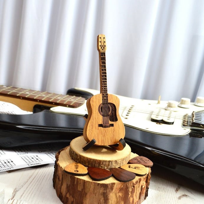 🎁Wooden Guitar Pick Case🎸