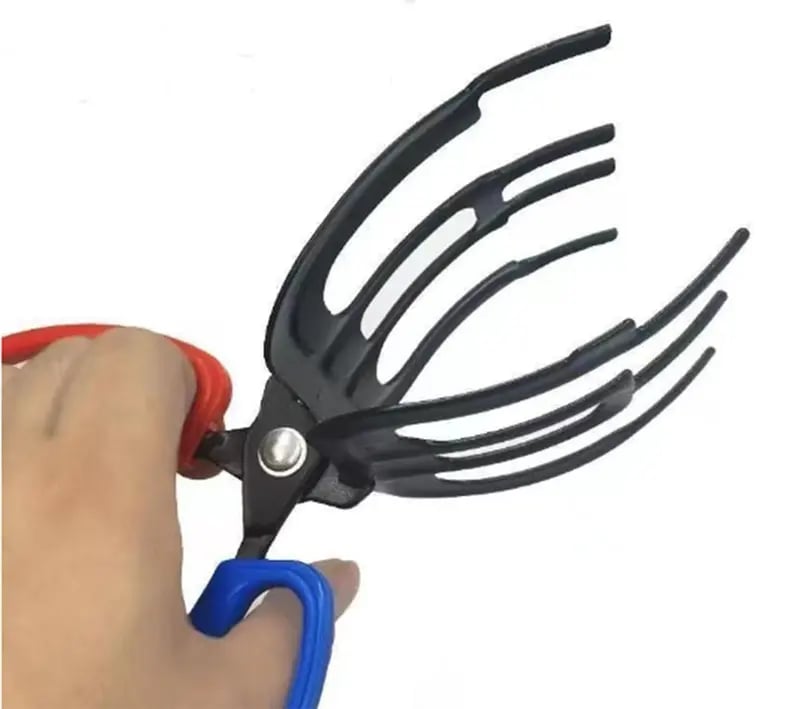 🎣3-Claw Fish Gripper | Non-Slip Handle & Rust-Proof | Essential Fishing Gear for Freshwater & Saltwater