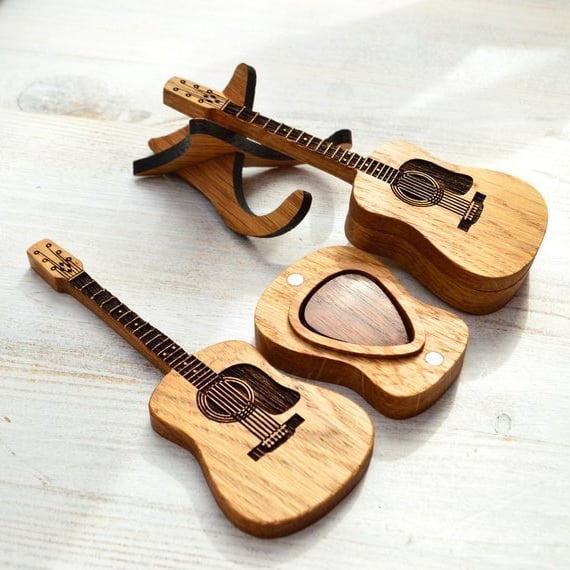 🎁Wooden Guitar Pick Case🎸