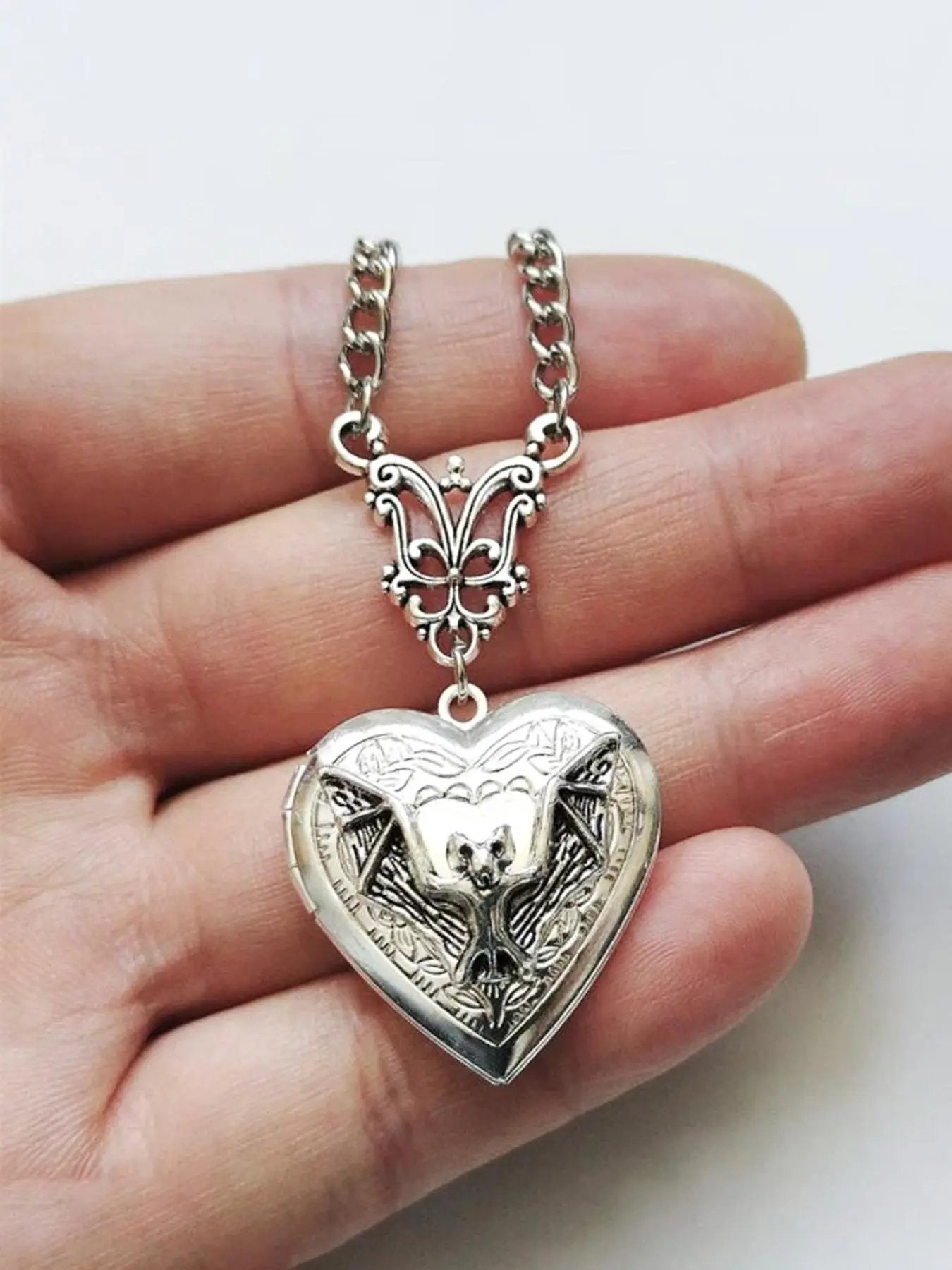Gothic Bat Heart Locket – Vintage Necklace for Witchy Girls