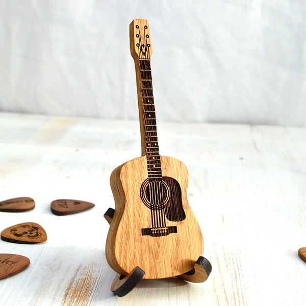 🎁Wooden Guitar Pick Case🎸